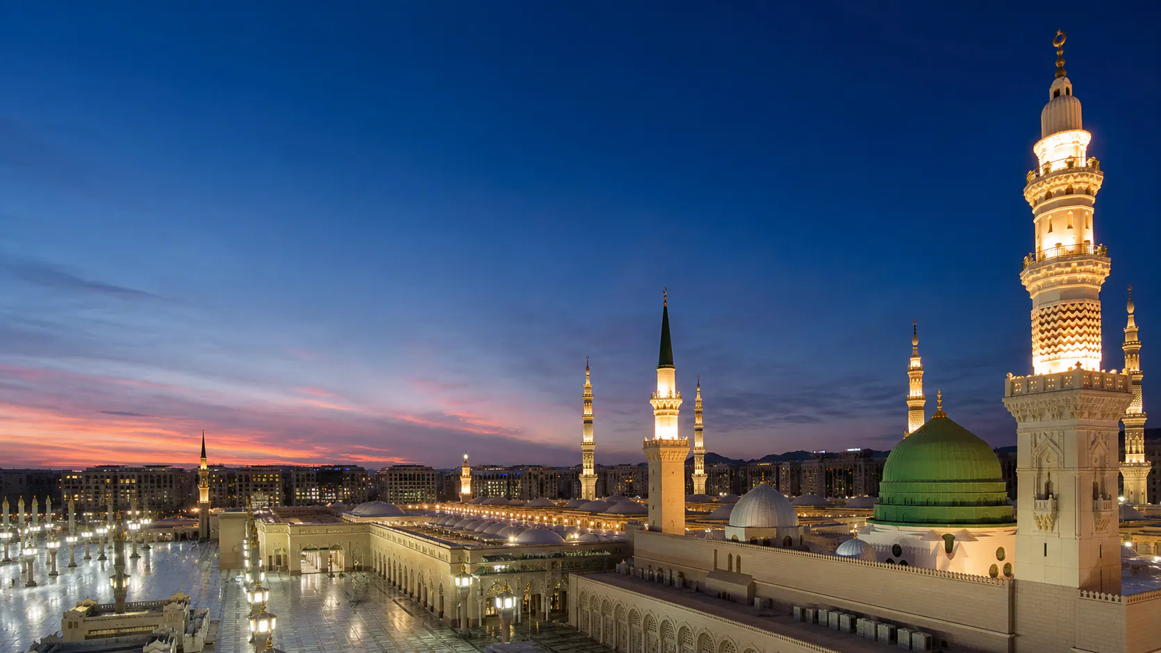 Masjid an-Nabawi at twilight